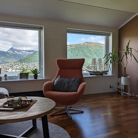Sea & Mountain View Apartment トロムソ エクステリア 写真